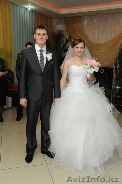 Продам свадебное платье в идеальном состояние.размер 46-48.так же имеется фата и - Изображение #2, Объявление #669489